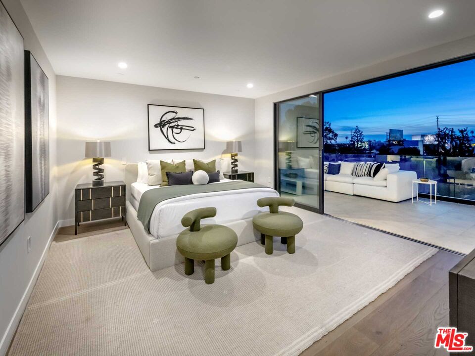 1017 N Croft Ave Unit: PH2