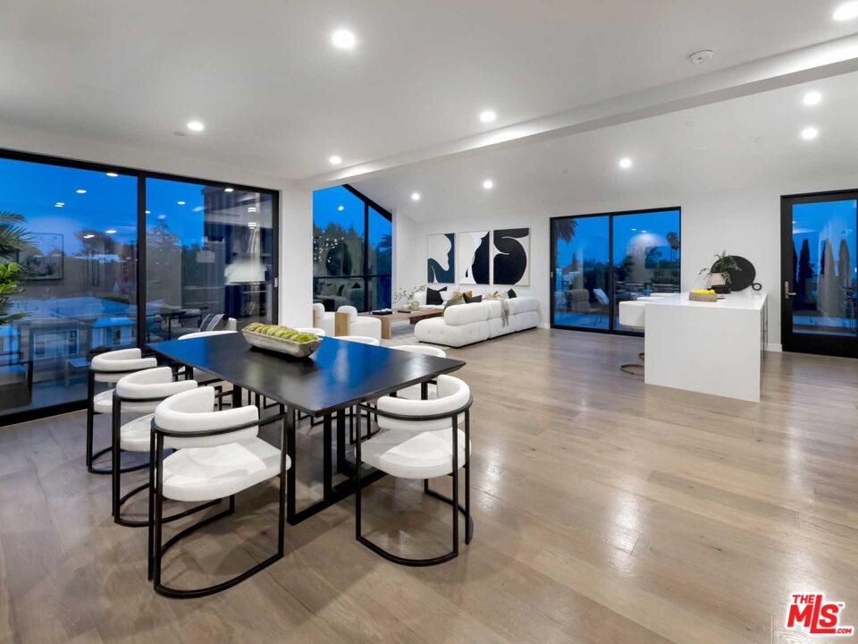 1017 N Croft Ave Unit: PH2