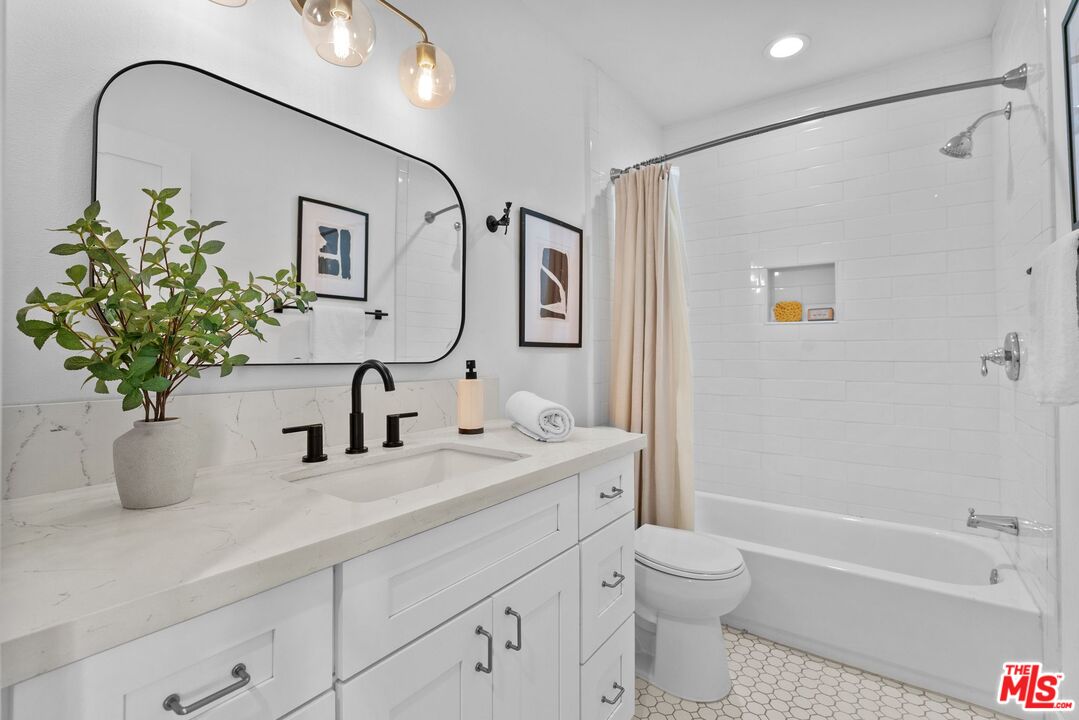 1741 S Spaulding Ave