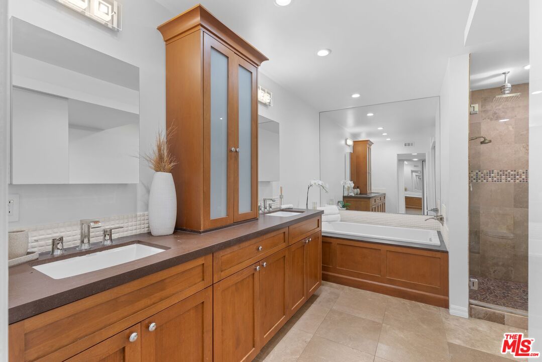 3950 Via Dolce Unit: 518