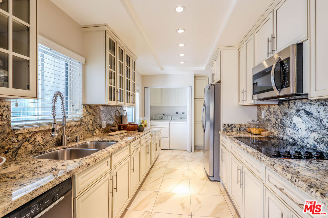 121 S Palm Dr Unit: 404