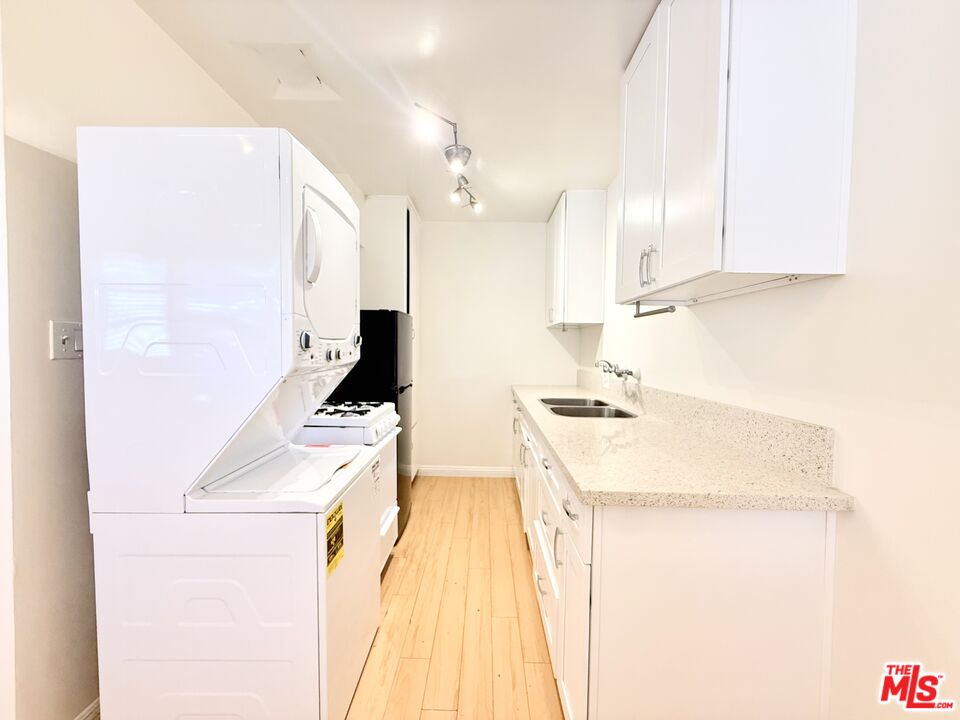 630 N Westbourne Dr Unit: B