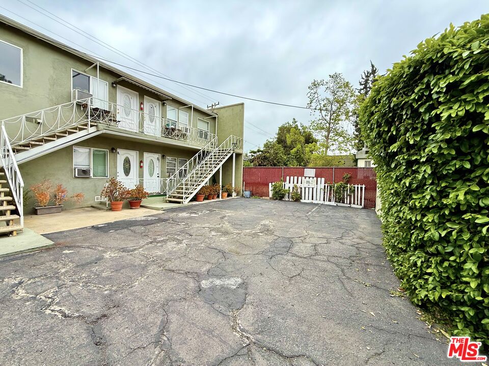 630 N Westbourne Dr Unit: B