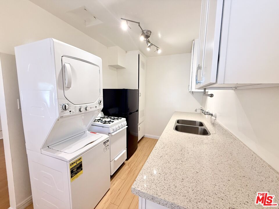 630 N Westbourne Dr Unit: B