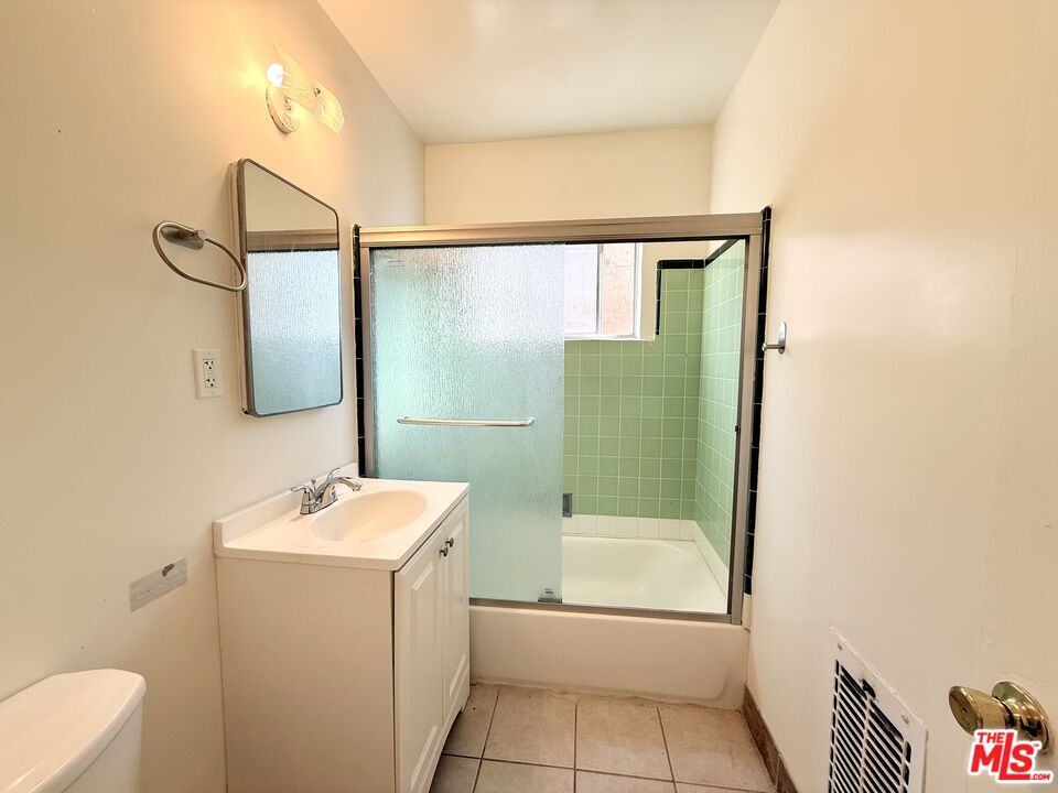 630 N Westbourne Dr Unit: B