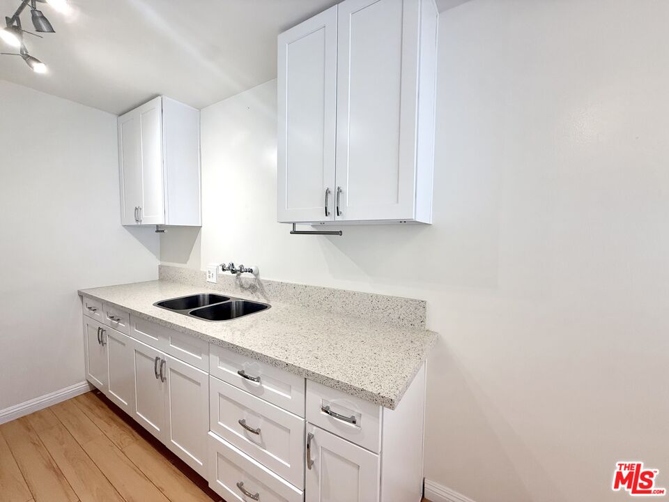 630 N Westbourne Dr Unit: B