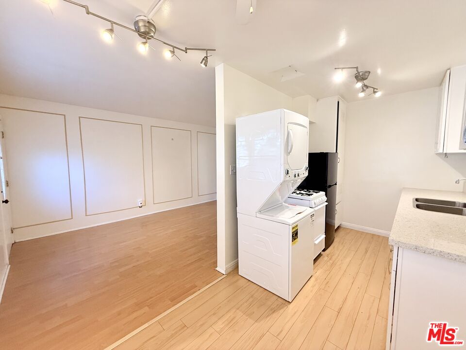 630 N Westbourne Dr Unit: B