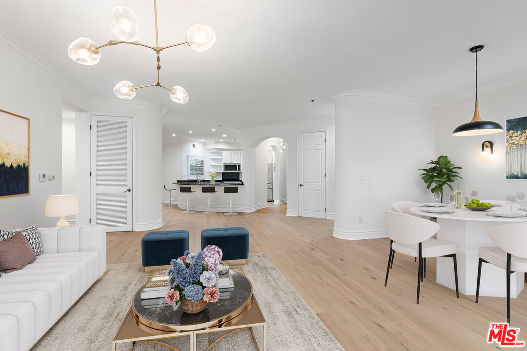 850 N Croft Ave Unit: 303