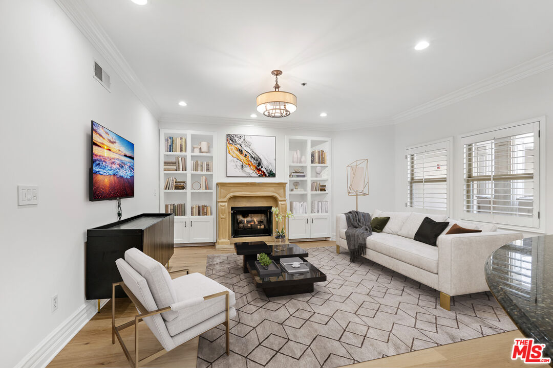 850 N Croft Ave Unit: 303