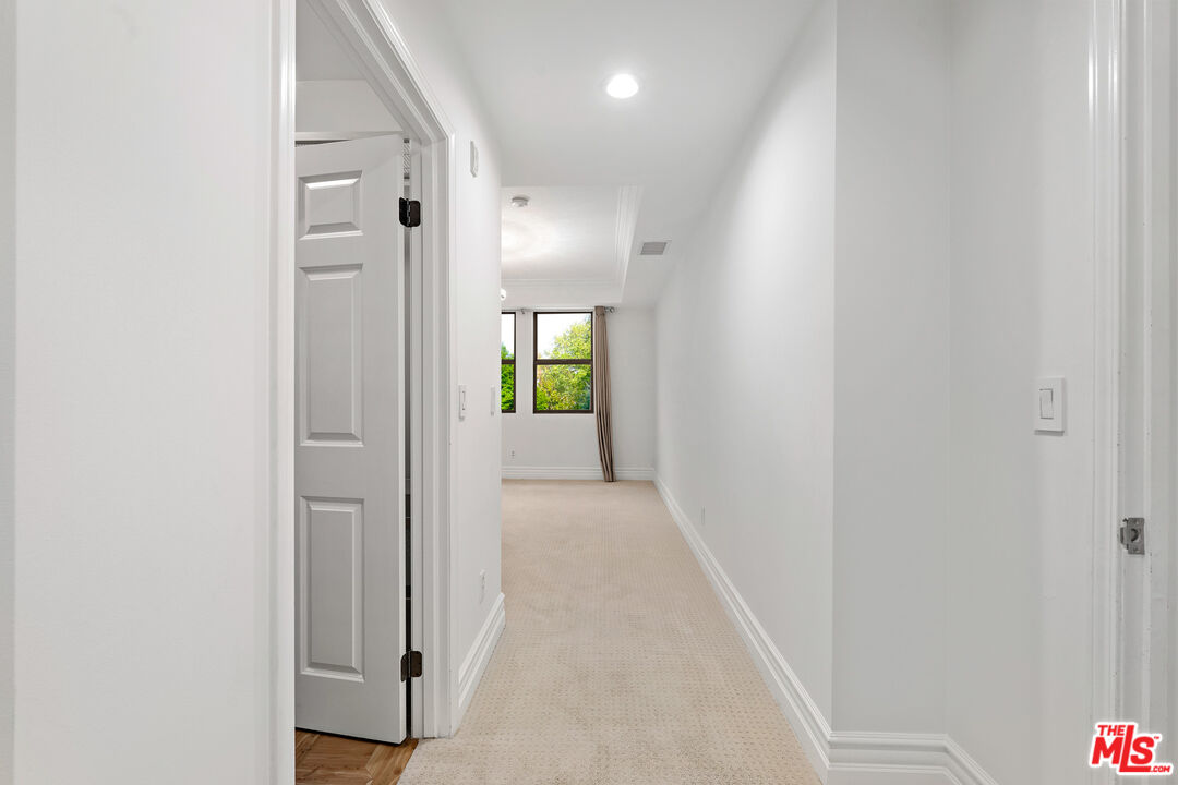 850 N Croft Ave Unit: 303