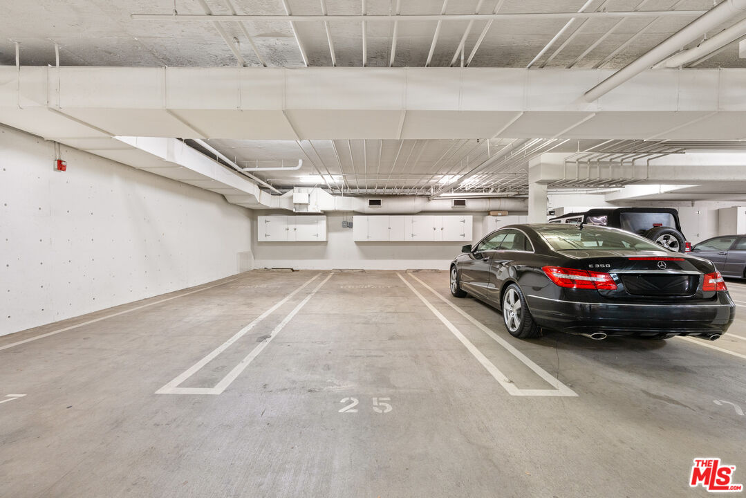 850 N Croft Ave Unit: 303