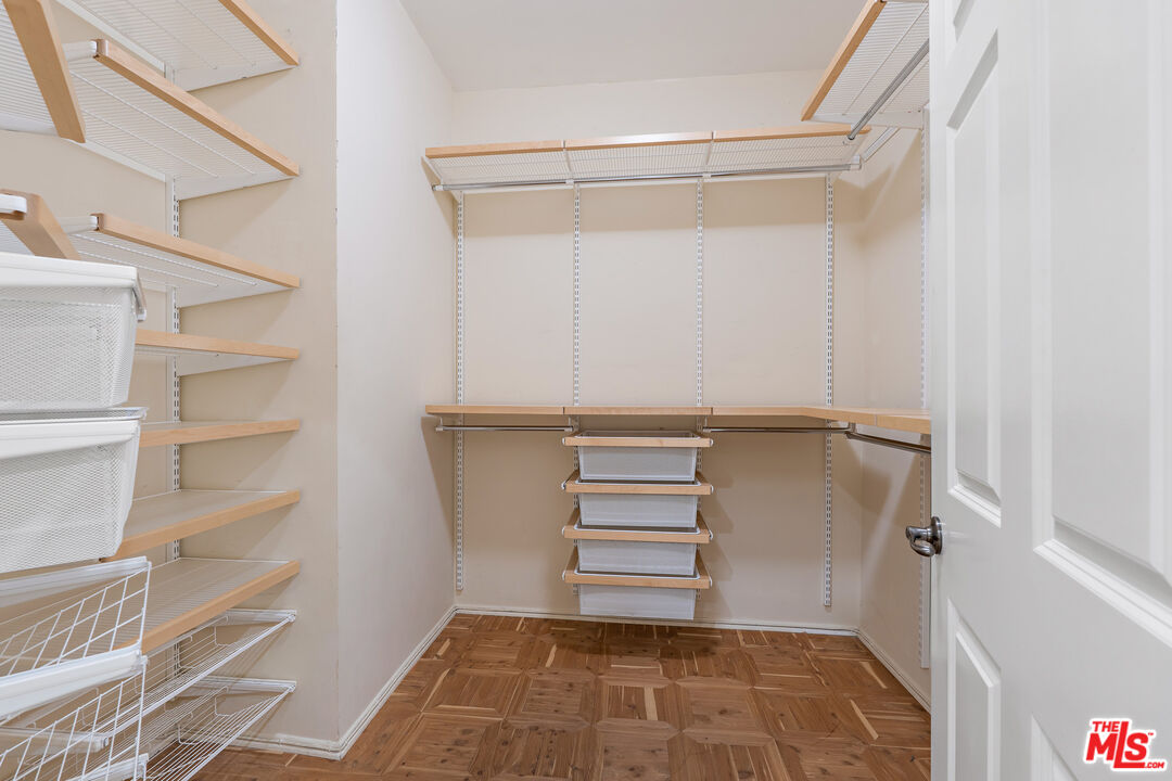 850 N Croft Ave Unit: 303