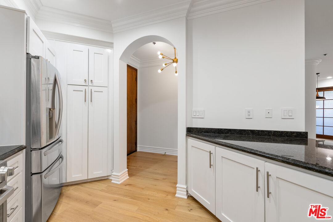 850 N Croft Ave Unit: 303