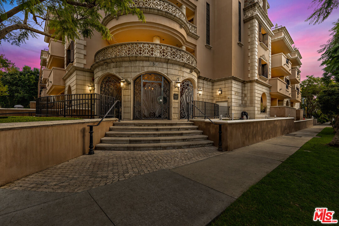 850 N Croft Ave Unit: 303