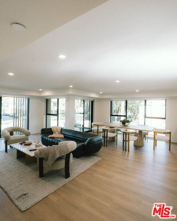 350 N Palm Dr Unit: 202