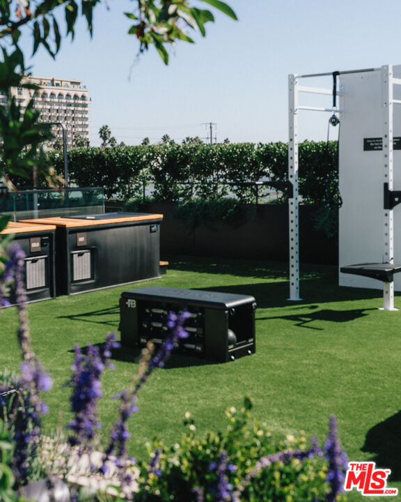 350 N Palm Dr Unit: 202