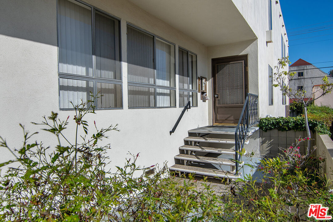 344 S Doheny Dr Unit: 3