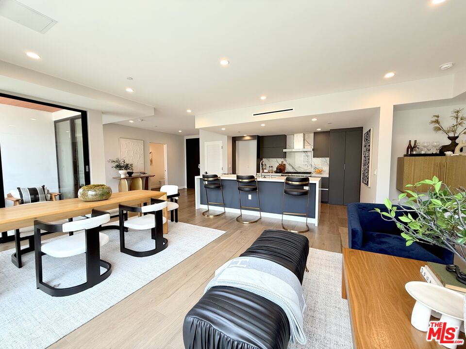 1017 N Croft Ave Unit: 203