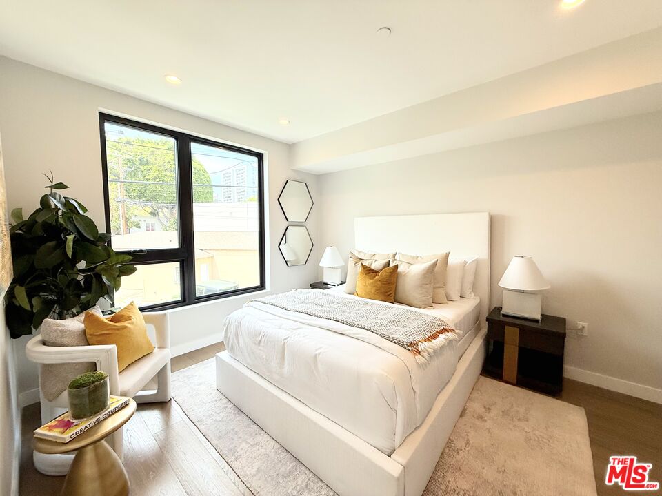 1017 N Croft Ave Unit: 203