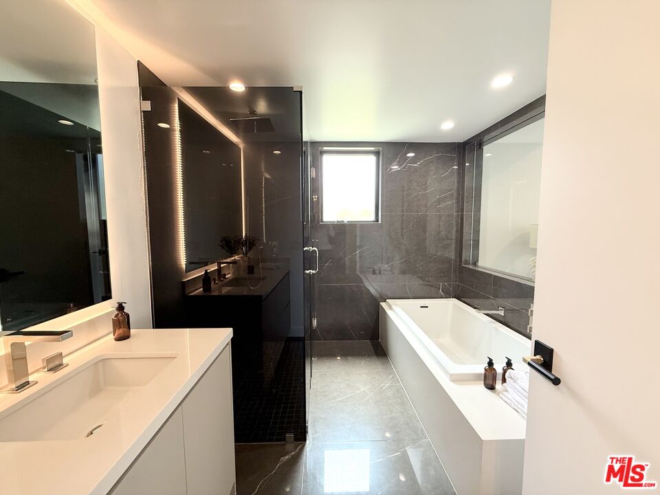 1017 N Croft Ave Unit: 203