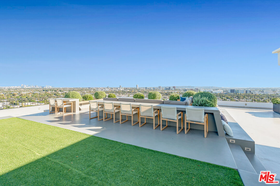 1100 Alta Loma Rd Unit: 1404