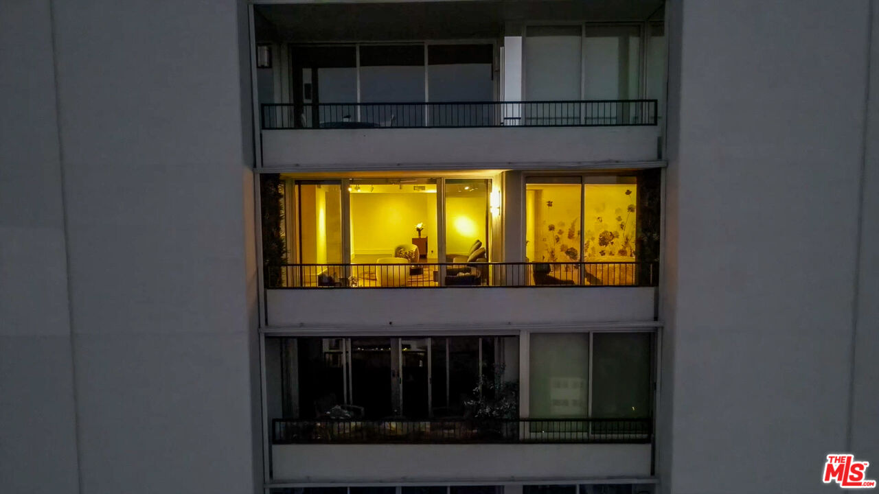 1100 Alta Loma Rd Unit: 1404