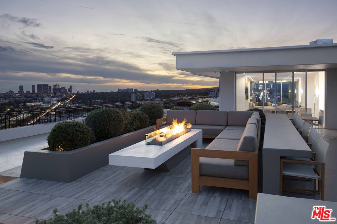 1100 Alta Loma Rd Unit: 1404