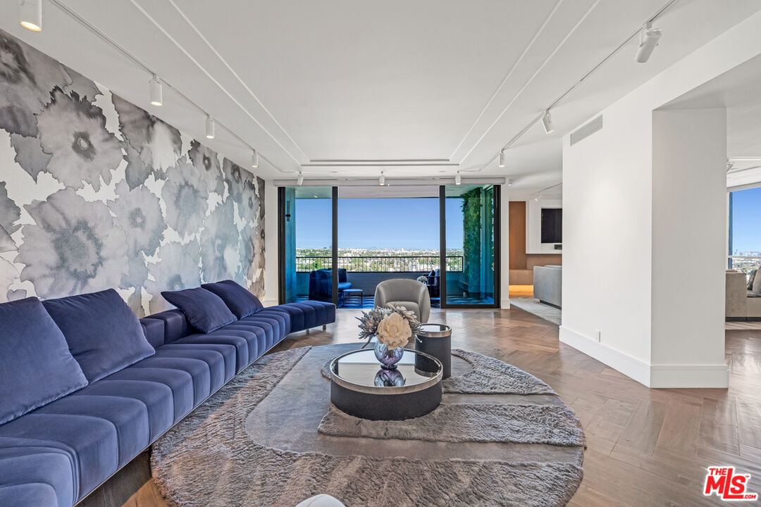 1100 Alta Loma Rd Unit: 1404