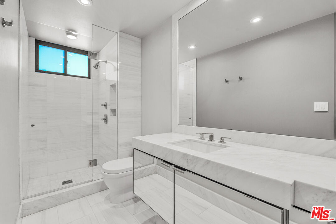 1100 Alta Loma Rd Unit: 1404