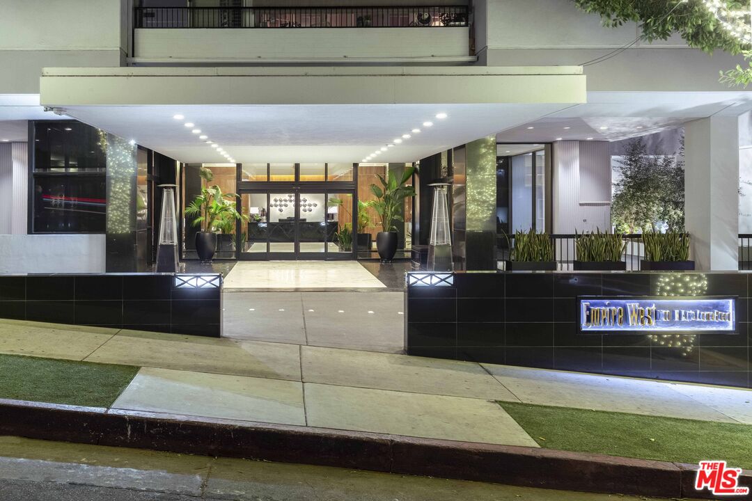 1100 Alta Loma Rd Unit: 1404