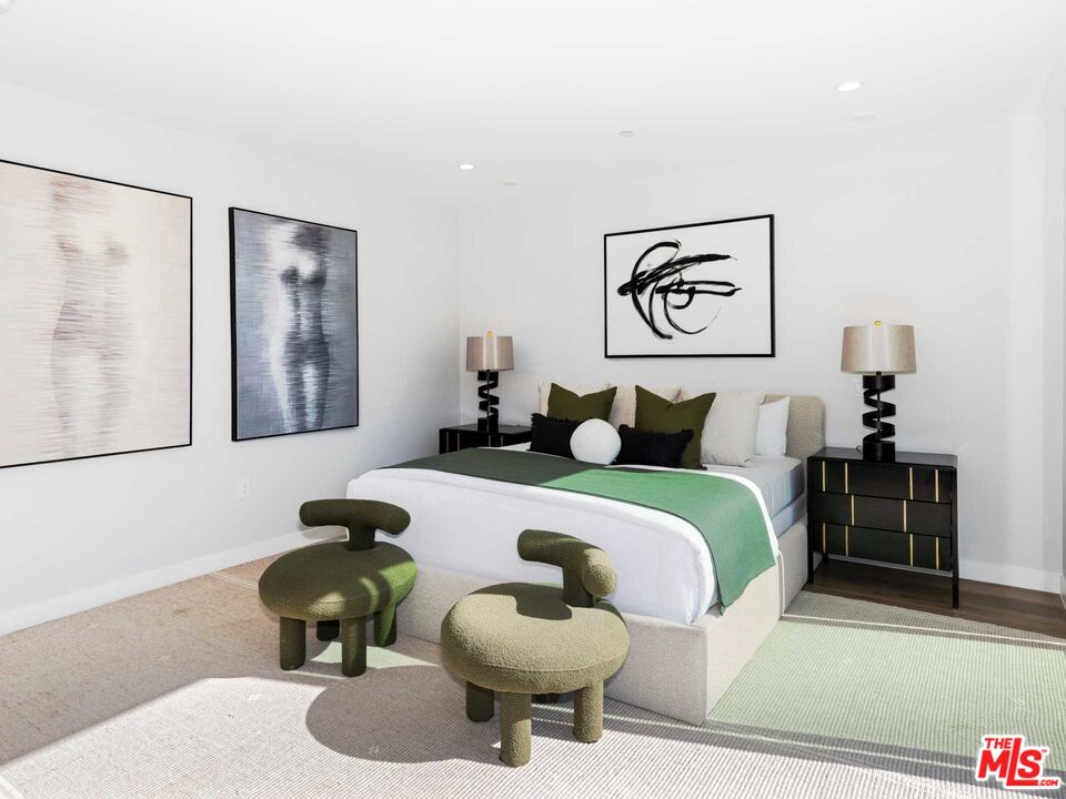 1017 N Croft Ave Unit: 201