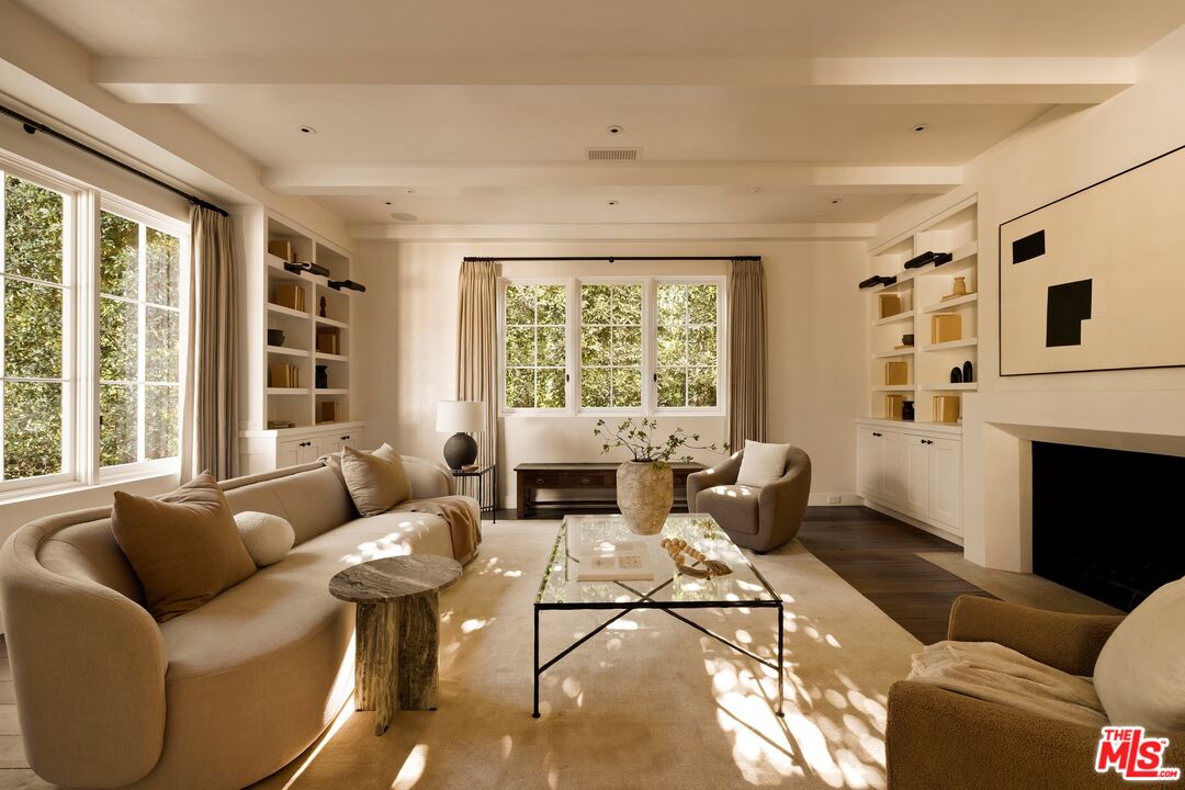 1319 Amalfi Dr