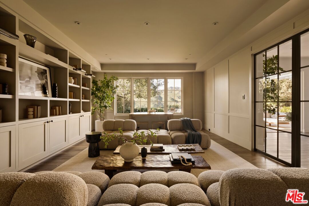 1319 Amalfi Dr