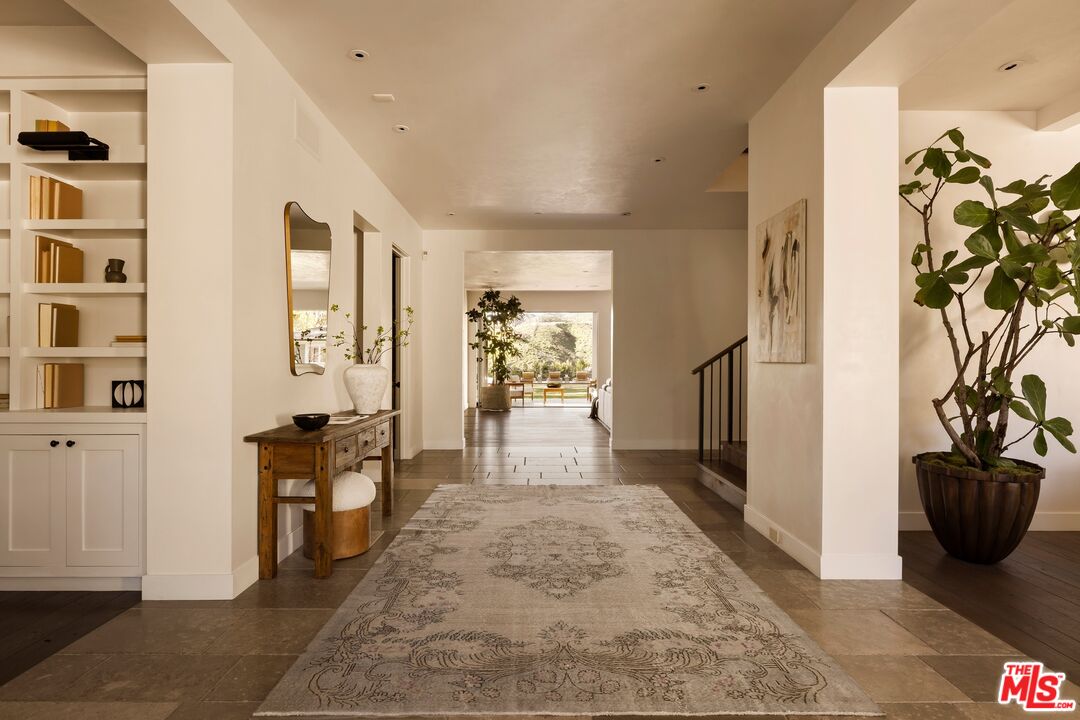 1319 Amalfi Dr