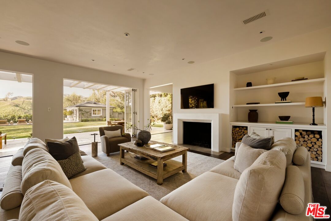 1319 Amalfi Dr