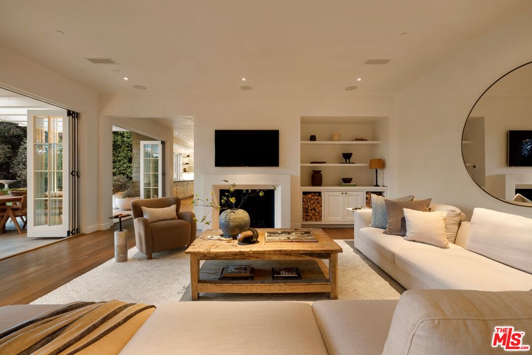 1319 Amalfi Dr