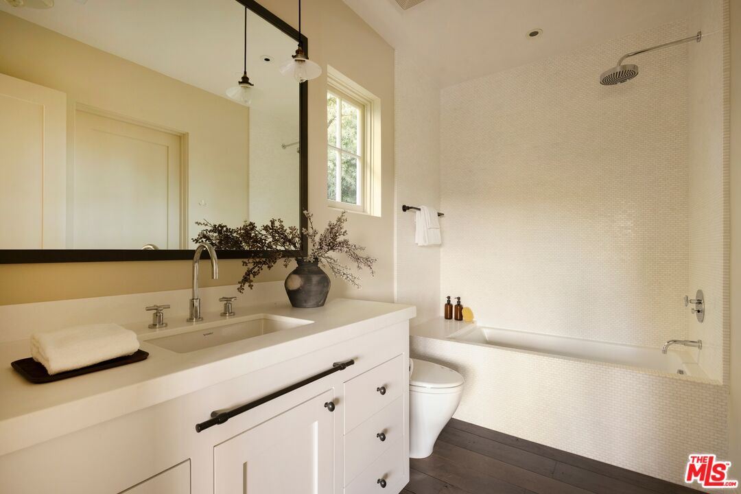 1319 Amalfi Dr