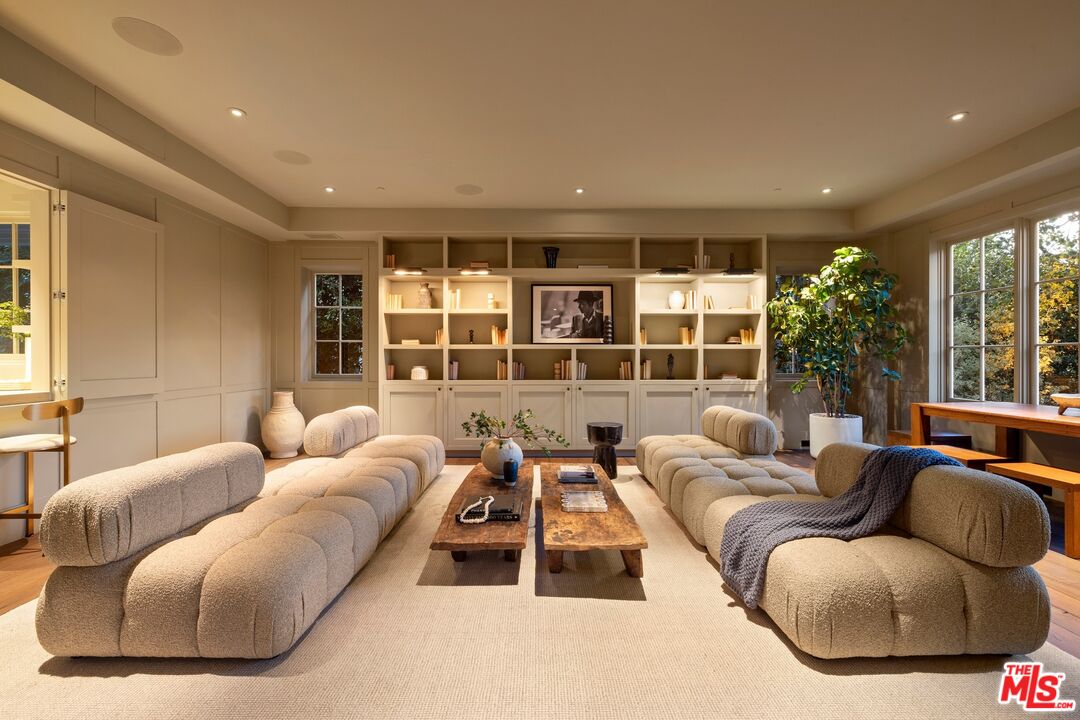 1319 Amalfi Dr