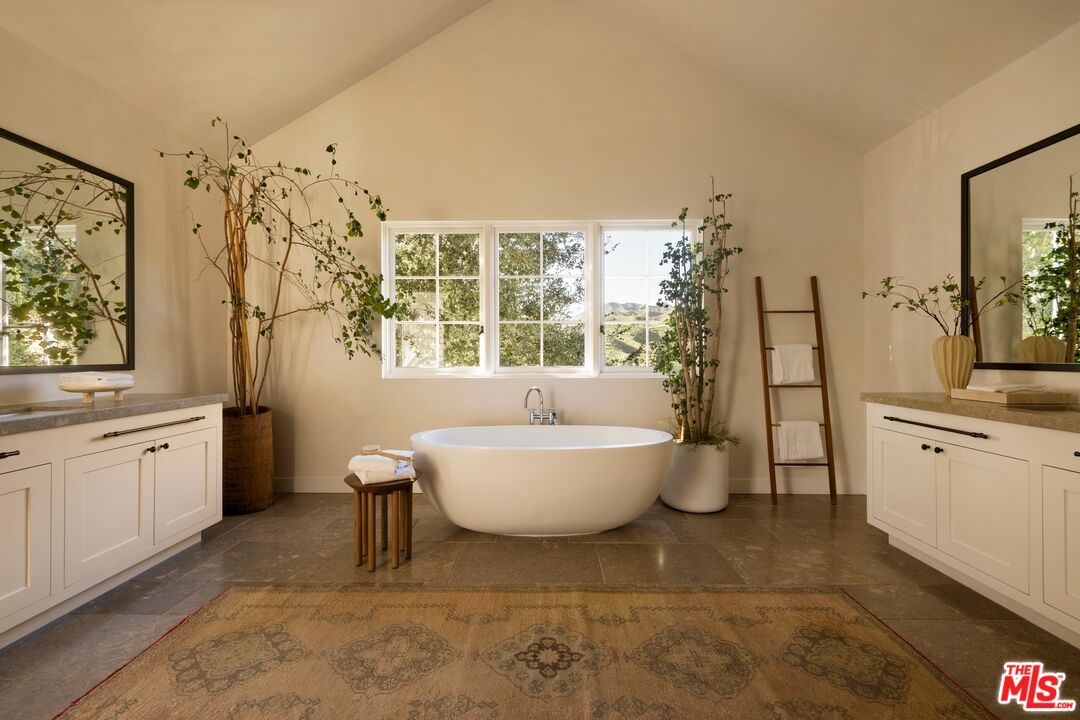 1319 Amalfi Dr