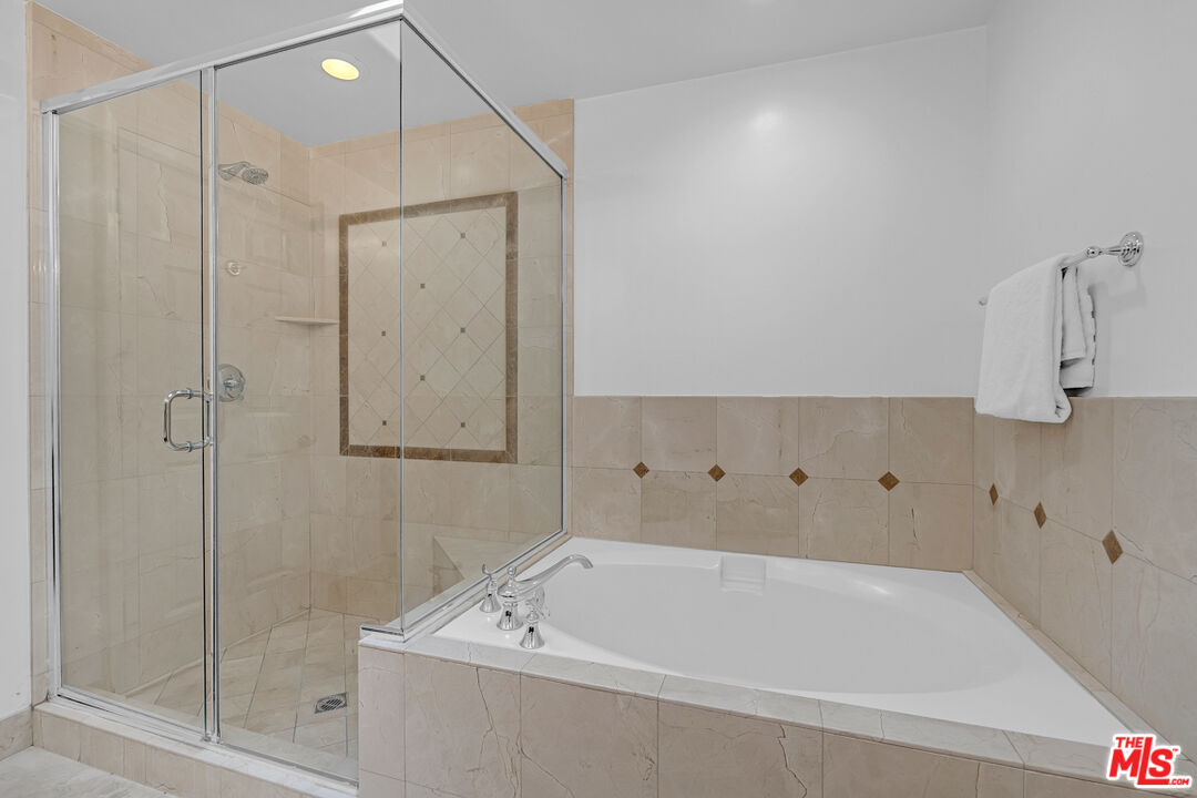 143 N Arnaz Dr Unit: 304