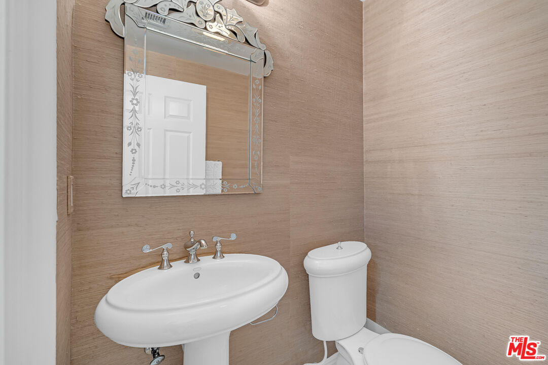 143 N Arnaz Dr Unit: 304