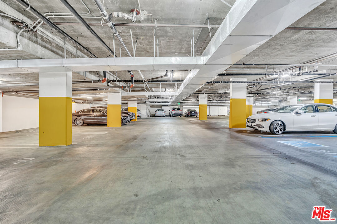 143 N Arnaz Dr Unit: 304