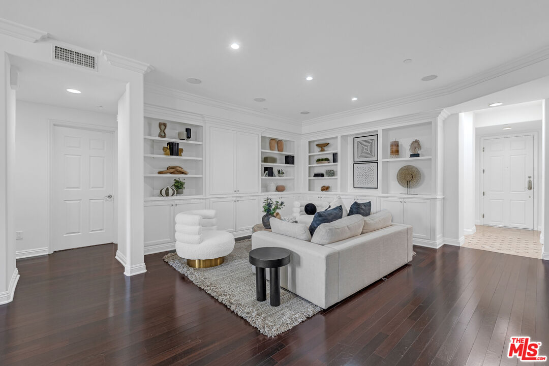 143 N Arnaz Dr Unit: 304