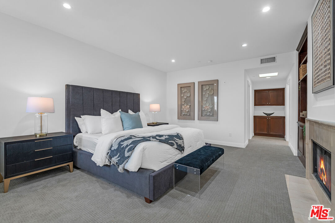 143 N Arnaz Dr Unit: 304