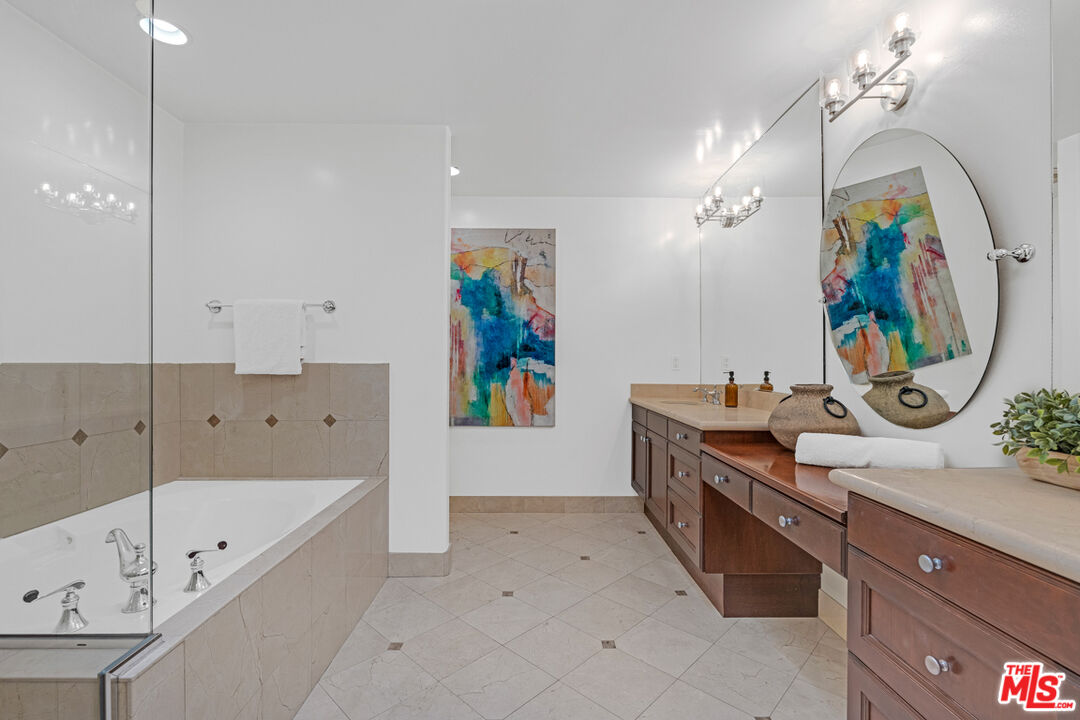 143 N Arnaz Dr Unit: 304