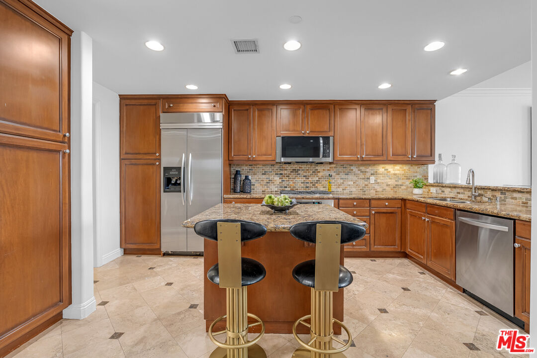 143 N Arnaz Dr Unit: 304