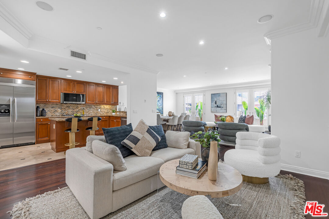 143 N Arnaz Dr Unit: 304