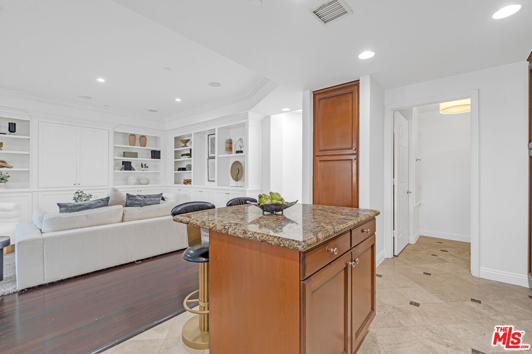 143 N Arnaz Dr Unit: 304