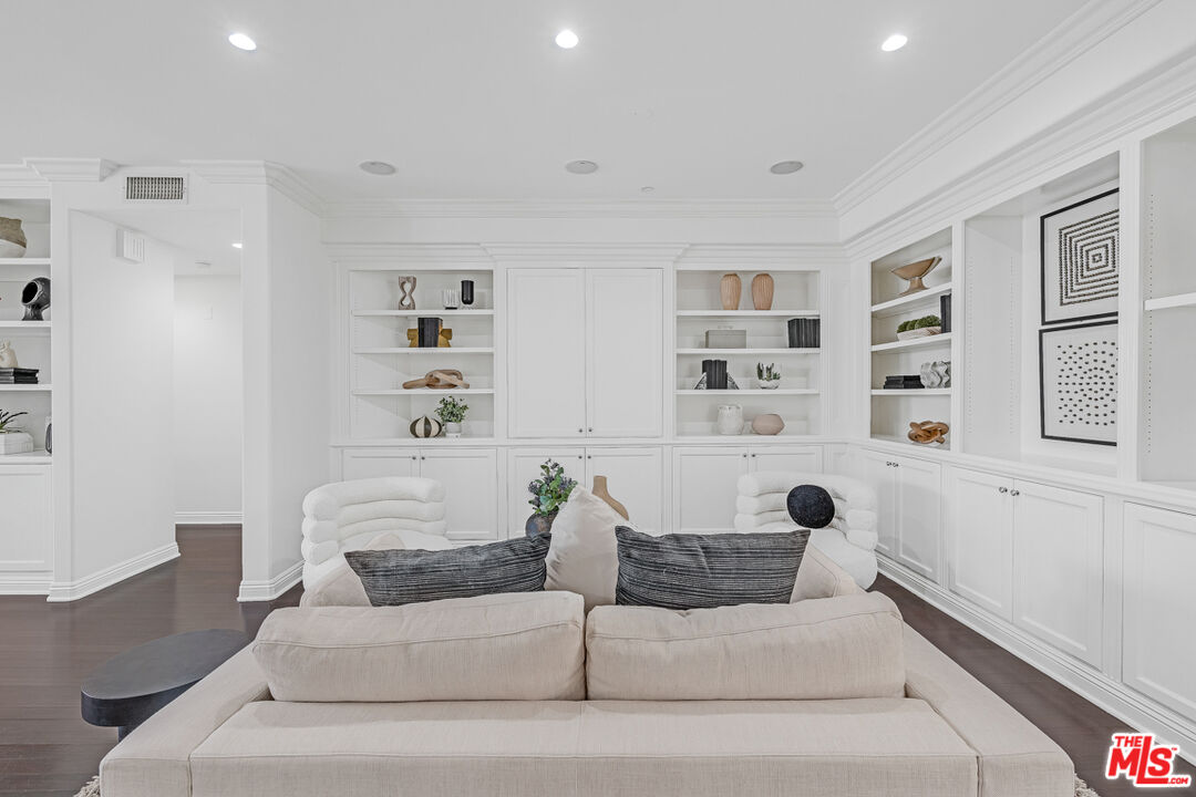 143 N Arnaz Dr Unit: 304