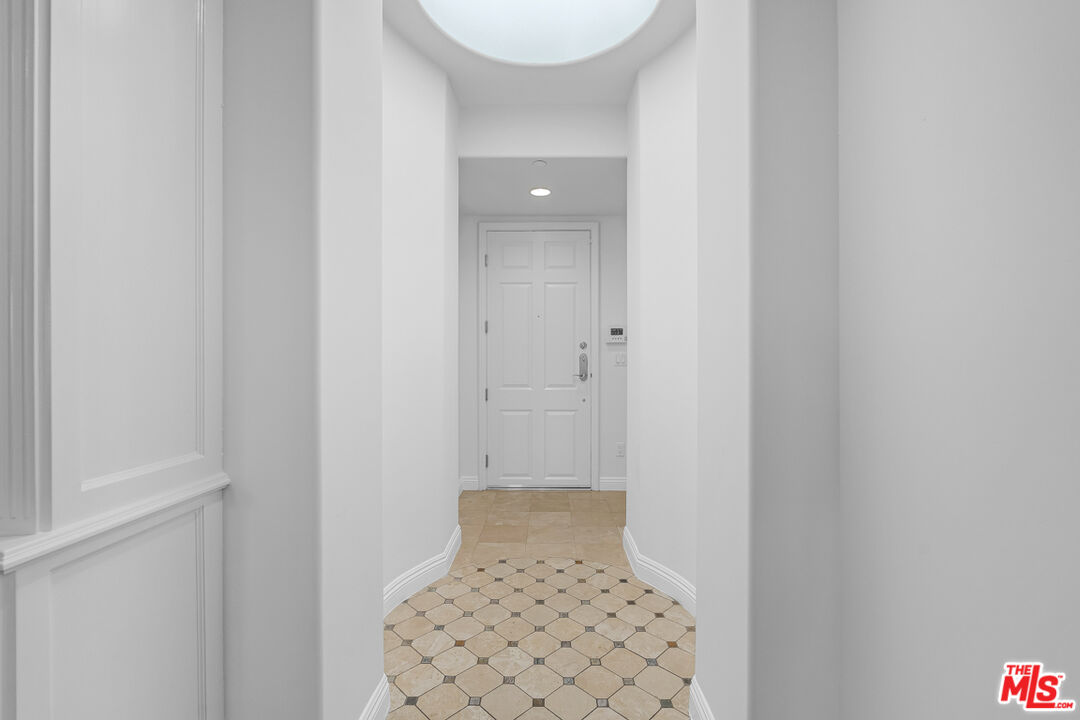 143 N Arnaz Dr Unit: 304